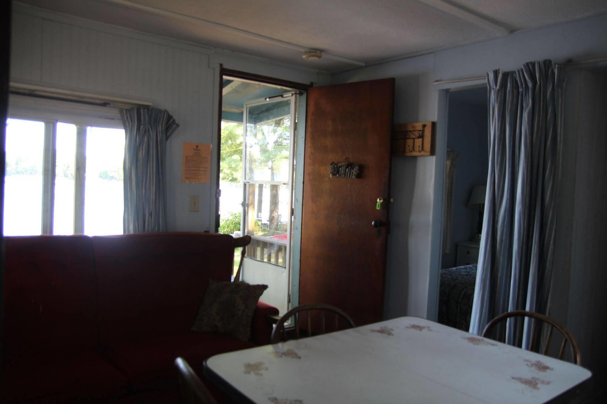 Black Lake Cabins Torrance Luaran gambar