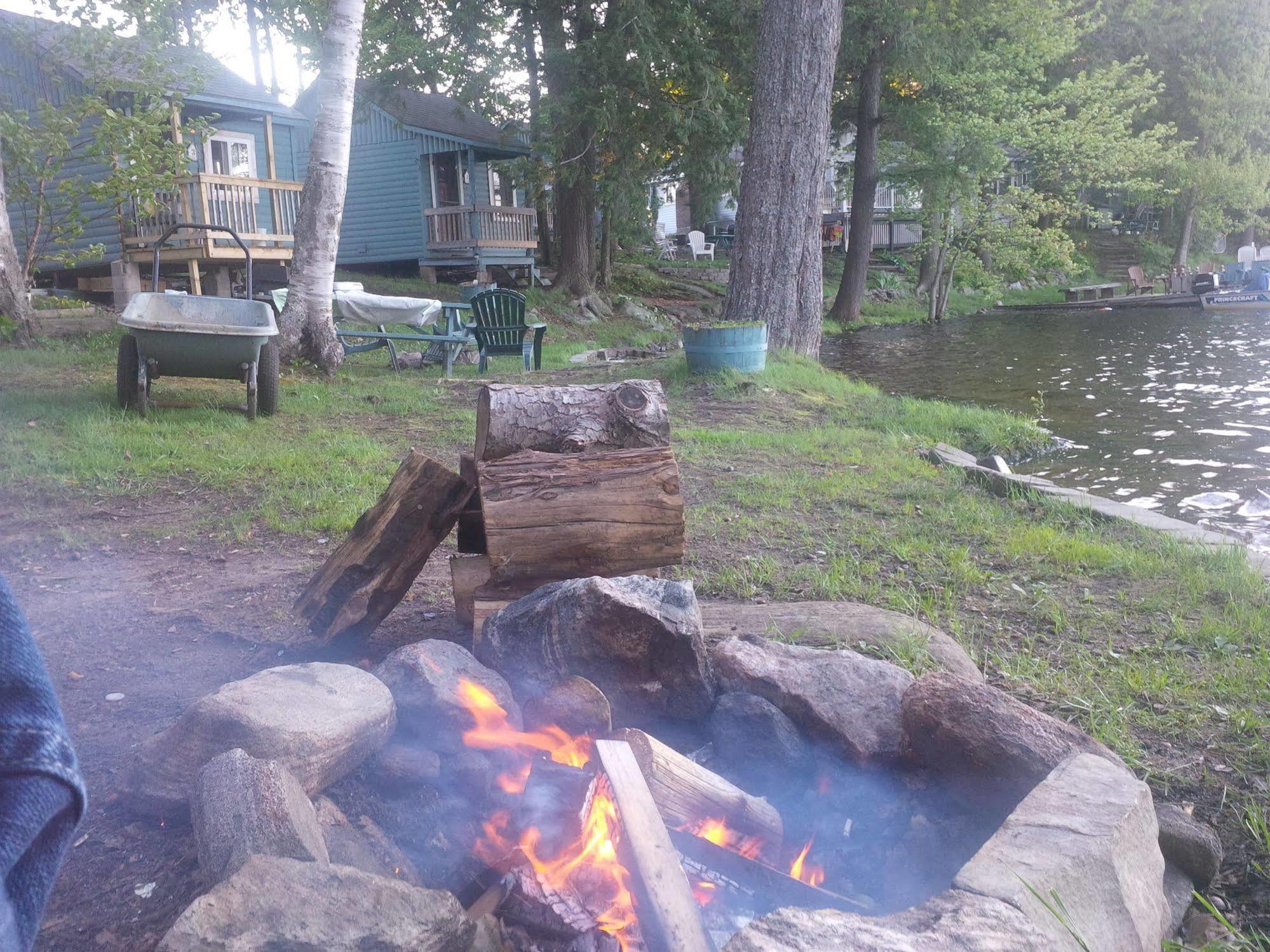 Black Lake Cabins Torrance Luaran gambar